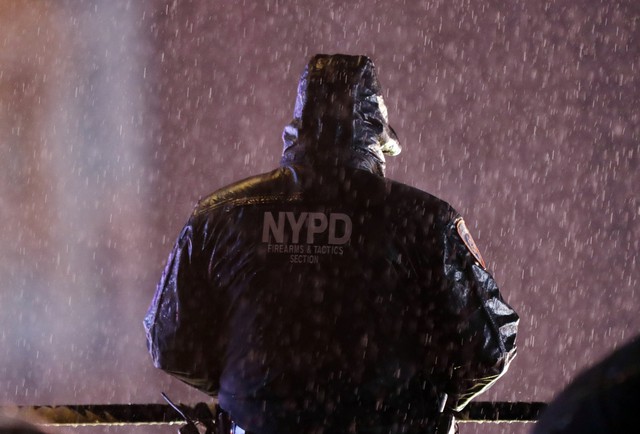 New York sẽ đón năm mới 2019 trong mưa lạnh - Ảnh 4.