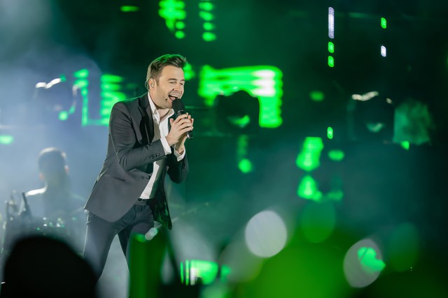 Thủ lĩnh nhóm nhạc Westlife cùng nghệ sĩ Việt bùng nổ trong đêm nhạc Countdown Party 2019 - Ảnh 1.