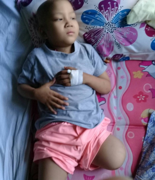 Ước mơ đến trường của cô bé mất 1 chân vì bệnh ung thư - Ảnh 6.