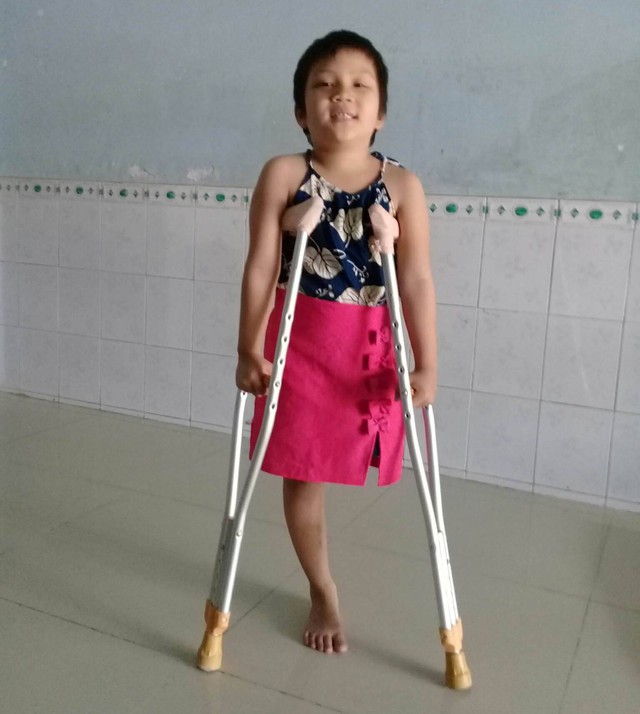 Ước mơ đến trường của cô bé mất 1 chân vì bệnh ung thư - Ảnh 7.