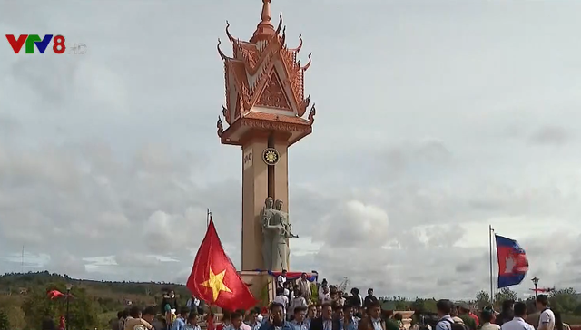 Khánh thành Đài hữu nghị Việt Nam - Campuchia - Ảnh 1.