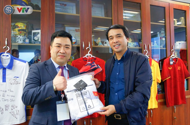 Nhà báo Phan Ngọc Tiến nhận kỷ niệm chương đặc biệt của Đài truyền hình Chosun (Hàn Quốc) - Ảnh 6.