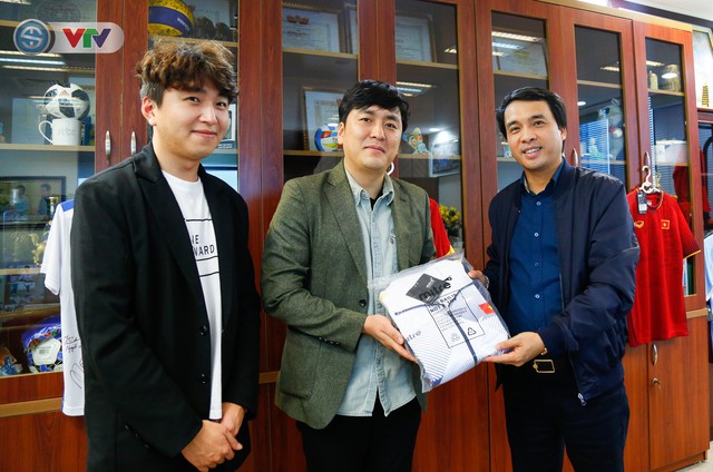 Nhà báo Phan Ngọc Tiến nhận kỷ niệm chương đặc biệt của Đài truyền hình Chosun (Hàn Quốc) - Ảnh 7.