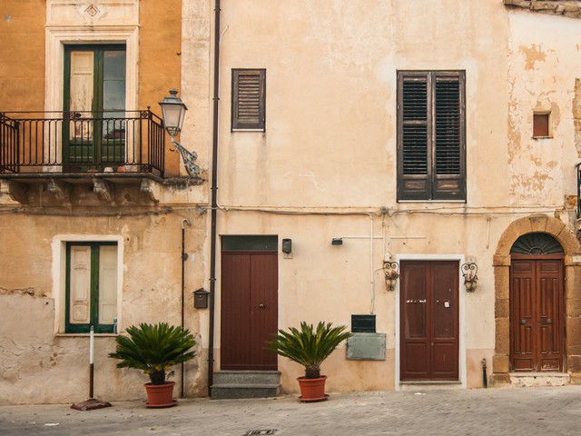 Mua nhà với giá chỉ… 1 USD ở thị trấn đẹp như tranh vẽ tại Sicilia - Ảnh 2.