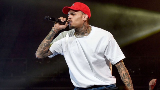 Chris Brown bị bắt giữ tại Pháp sau cáo buộc cưỡng hiếp phụ nữ - Ảnh 1.