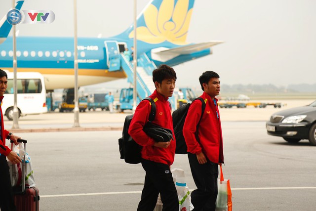 ẢNH: ĐT Việt Nam rạng rỡ ngày trở về sau thành công tại Asian Cup 2019 - Ảnh 6.