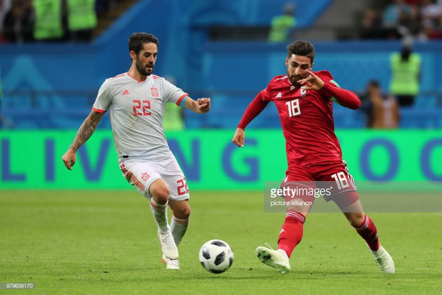 Asian Cup 2019: Cầu thủ đắt giá nhất ĐT Iran vắng mặt ở vòng bảng vì chấn thương - Ảnh 1.