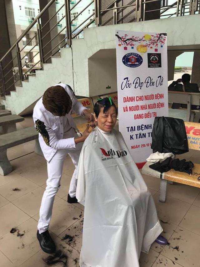 300 người bệnh ung thư được cắt tóc miễn phí - Ảnh 2.