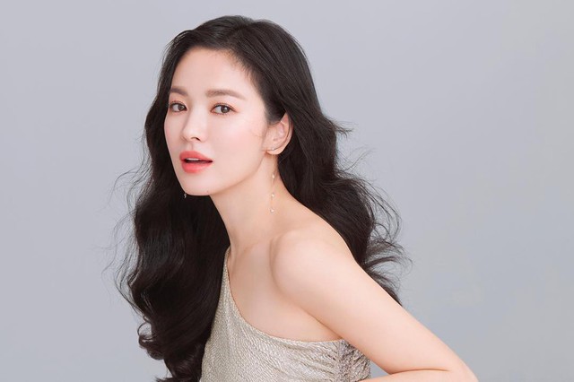 Song Hye Kyo gây sốt với vẻ đẹp tựa nữ thần - Ảnh 1.