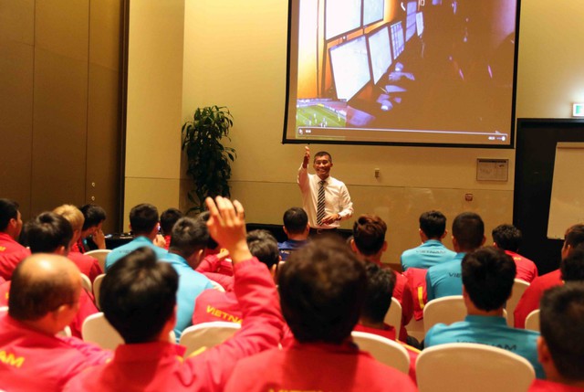 AFC họp với ĐT Việt Nam trước VCK Asian Cup 2019: Nắm vững luật là một lợi thế - Ảnh 6.