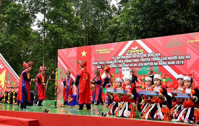 Công nhận Nghệ thuật trang trí trên trang phục truyền thống của người Dao đỏ là Di sản văn hóa phi vật thể quốc gia - Ảnh 2.