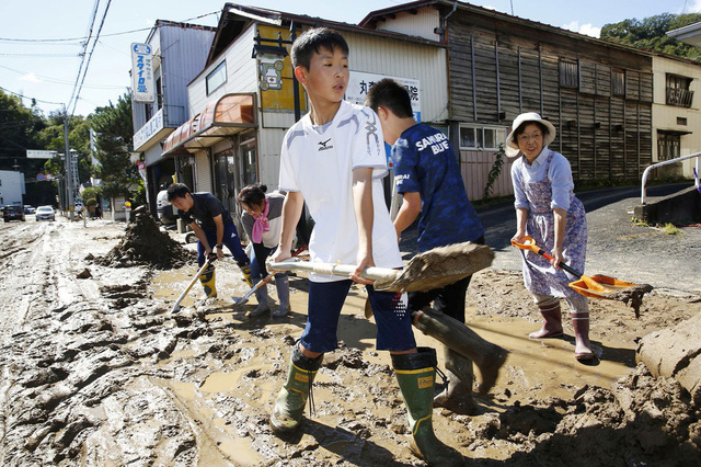 Nhật Bản nỗ lực khắc phục hậu quả sau siêu bão Hagibis - Ảnh 1.