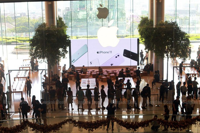iPhone 11 ra mắt, người Thái Lan xếp hàng chờ mua từ lúc nửa đêm - Ảnh 2.