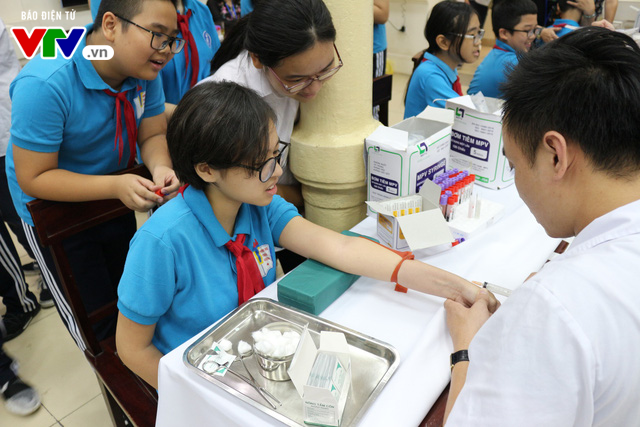 Xét nghiệm sàng lọc tan máu bẩm sinh cho 2.500 học sinh ở Hà Nội - Ảnh 1.