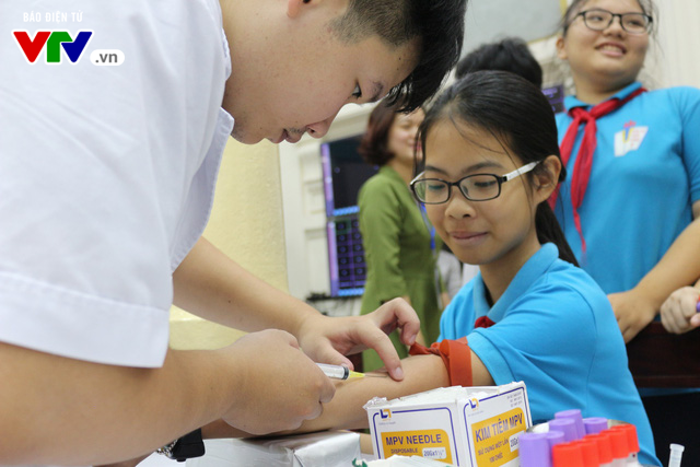 Xét nghiệm sàng lọc tan máu bẩm sinh cho 2.500 học sinh ở Hà Nội - Ảnh 3.