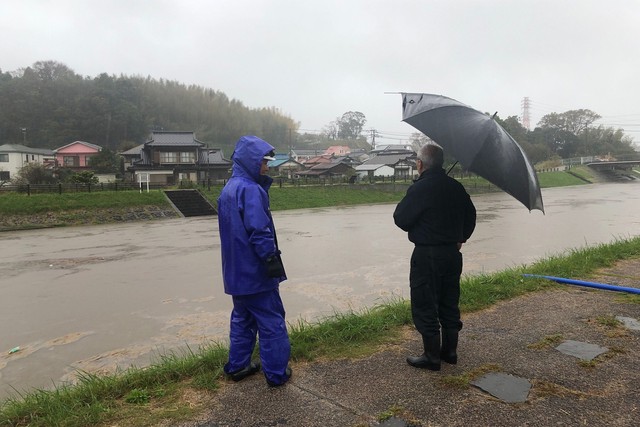 Số người chết do mưa lũ ở Nhật Bản tăng cao - Ảnh 5.