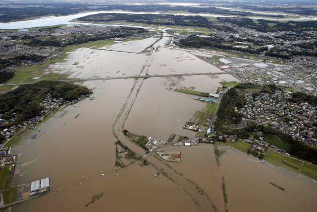 Số người chết do mưa lũ ở Nhật Bản tăng cao - Ảnh 6.
