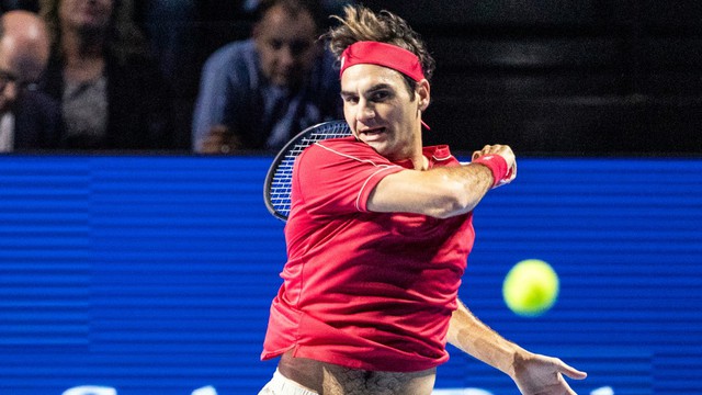 Vượt qua Tsitsipas, Roger Federer vào chung kết Basel mở rộng 2019 - Ảnh 2.