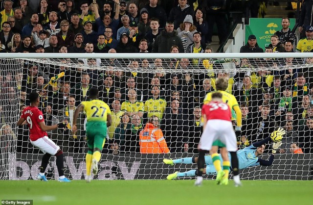Norwich 1-3 Manchester United: 2 lần đá hỏng penalty, Man Utd vẫn giành trọn 3 điểm - Ảnh 4.