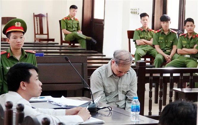 Hiệu trưởng dâm ô hàng loạt nam sinh ở Phú Thọ lĩnh án 8 năm tù - Ảnh 2.