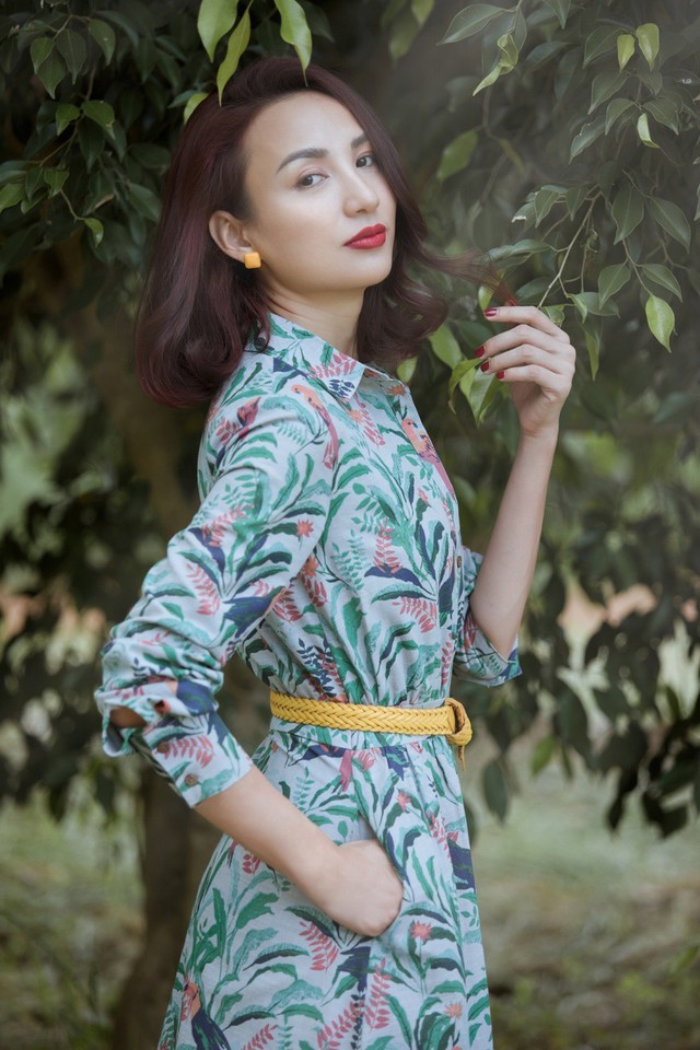 Hoa hậu Ngọc Diễm thanh lịch với phong cách thời trang hoài cổ - Ảnh 2.
