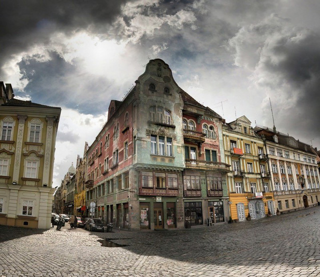 Ngắm những tòa nhà, khu phố cổ thơ mộng ở Đông Âu - Ảnh 9.