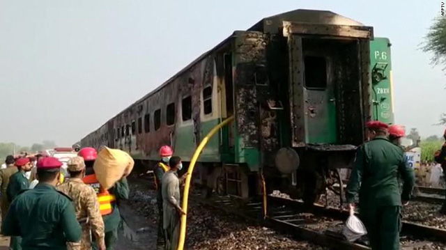 Nổ bình ga trên tàu hỏa Pakistan khiến ít nhất 65 người thiệt mạng - Ảnh 2.