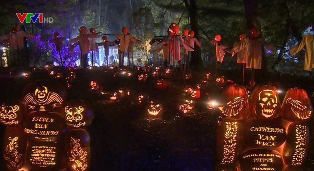 Đặc sắc lễ hội thắp đèn bí ngô lớn nhất tại Mỹ dịp Halloween - Ảnh 2.