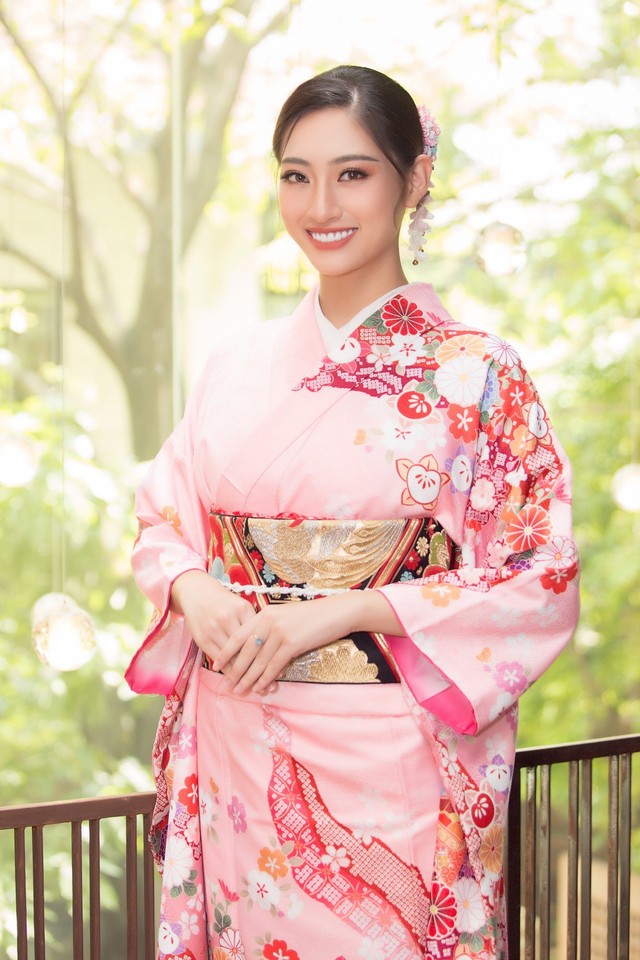 Hoa hậu Lương Thùy Linh - Á hậu Tường San diện kimono đọ sắc - Ảnh 8.