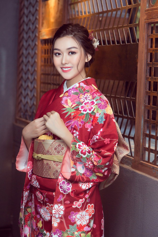 Hoa hậu Lương Thùy Linh - Á hậu Tường San diện kimono đọ sắc - Ảnh 3.