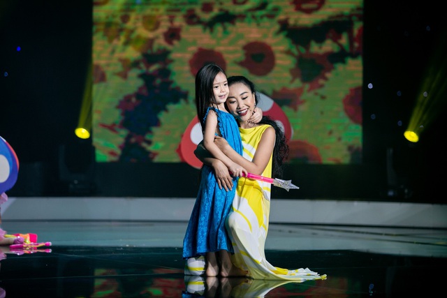 Đoan Trang lần đầu biểu diễn cùng con gái trong chương trình 60 phút rực rỡ - Ảnh 5.