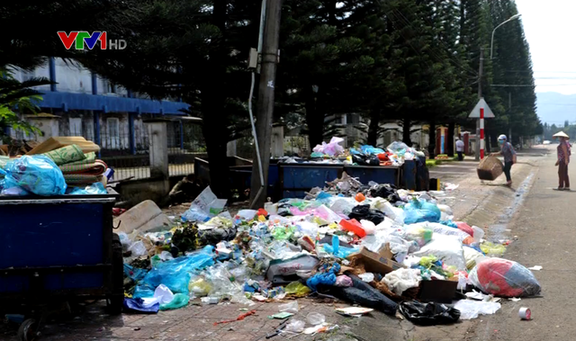 Ứ đọng gần 1.000 tấn rác thải sinh hoạt tại Bảo Lộc, Lâm Đồng - Ảnh 1.