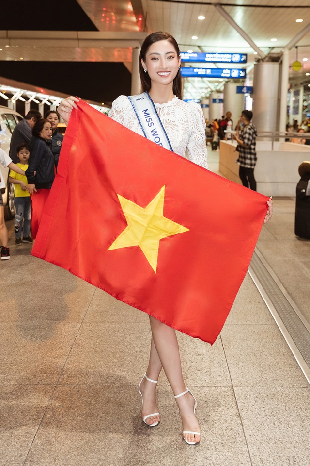 Hoa hậu Lương Thùy Linh chính thức lên đường sang Anh dự thi Miss World 2019 - Ảnh 8.