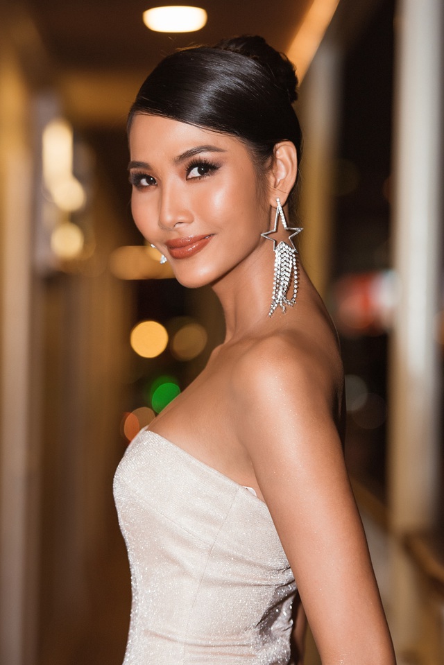Hoàng Thùy học hỏi HHen Niê, Trương Thị May trước ngày lên đường tham dự Miss Universe 2019 - Ảnh 5.