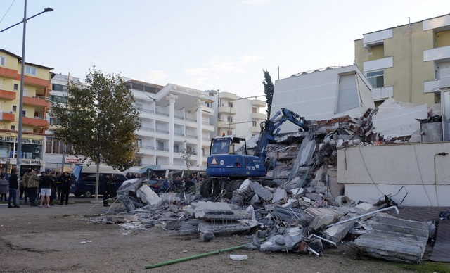 Albania rung chuyển bởi động đất, ít nhất 6 người thiệt mạng - Ảnh 4.