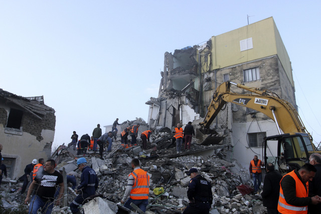 Albania rung chuyển bởi động đất, ít nhất 6 người thiệt mạng - Ảnh 13.