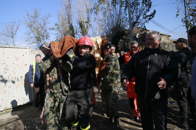 Albania rung chuyển bởi động đất, ít nhất 6 người thiệt mạng - Ảnh 14.