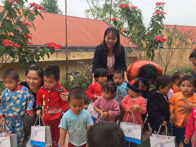 Xây tặng phòng học cho trẻ em mầm non dân tộc Nùng, tỉnh Lạng Sơn - Ảnh 4.