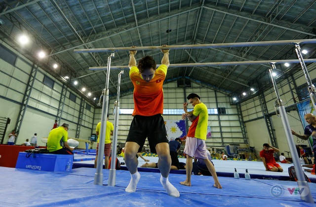 SEA Games 30: Dàn hot boy Thể dục dụng cụ Việt Nam tích cực luyện tập tại Manila để tranh HCV - Ảnh 10.
