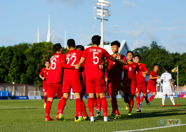 ẢNH: Tiến Linh lập hat-trick, Quang Hải lập công, U22 Việt Nam thắng 6-1 U22 Lào - Ảnh 7.
