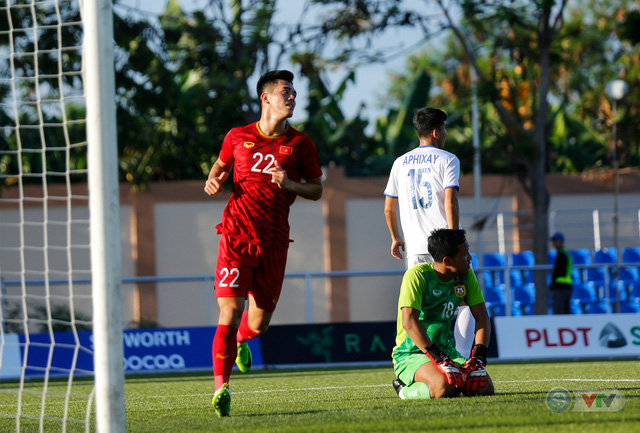 ẢNH: Tiến Linh lập hat-trick, Quang Hải lập công, U22 Việt Nam thắng 6-1 U22 Lào - Ảnh 10.