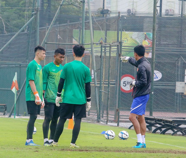 U20 Việt Nam tập buổi đầu tiên chuẩn bị cho giải giao hữu quốc tế - Ảnh 7.