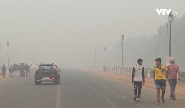 New Delhi cấm xe ô tô theo biển chẵn, lẻ để giảm ô nhiễm - Ảnh 1.