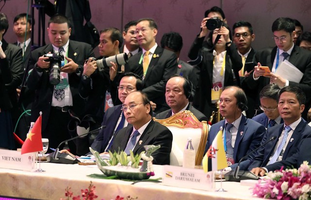 Thủ tướng Nguyễn Xuân Phúc dự Hội nghị cấp cao ASEAN+3 - Ảnh 1.