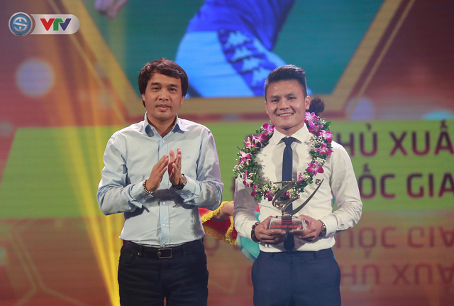 Quang Hải giành danh hiệu Cầu thủ xuất sắc nhất V.League 2019 - Ảnh 1.