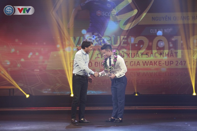 Quang Hải giành danh hiệu Cầu thủ xuất sắc nhất V.League 2019 - Ảnh 2.