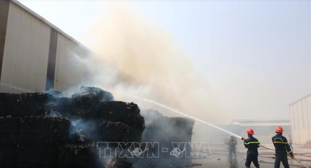 Cháy lớn tại xưởng phế liệu ở Bắc Ninh - Ảnh 5.