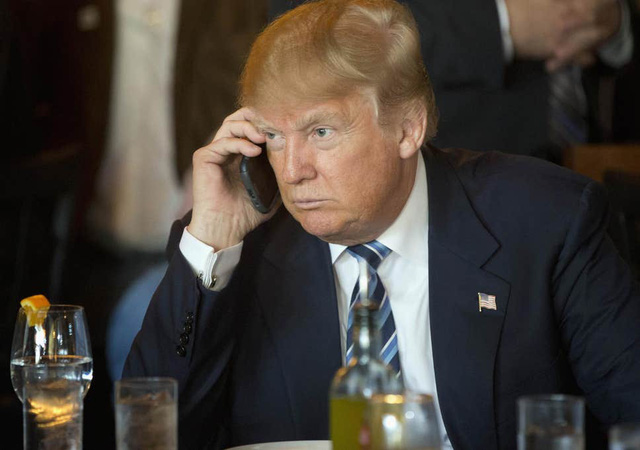Những tranh cãi xung quanh chiếc điện thoại của Tổng thống Mỹ Donald Trump - Ảnh 5.
