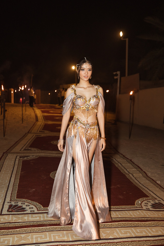 Á hậu Kiều Loan trình diễn như ca sĩ thực thụ trên sân khấu Dubai - Ảnh 12.