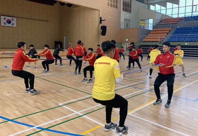 ĐT U23 Việt Nam: Đình Trọng trở lại tập bình thường, Quang Hải nâng khối lượng vận động - Ảnh 1.